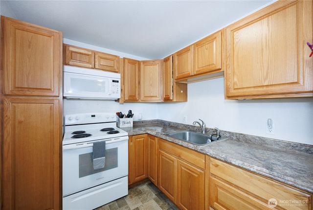 136 First Street, Sumas, WA 98295