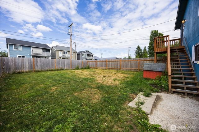 136 First Street, Sumas, WA 98295