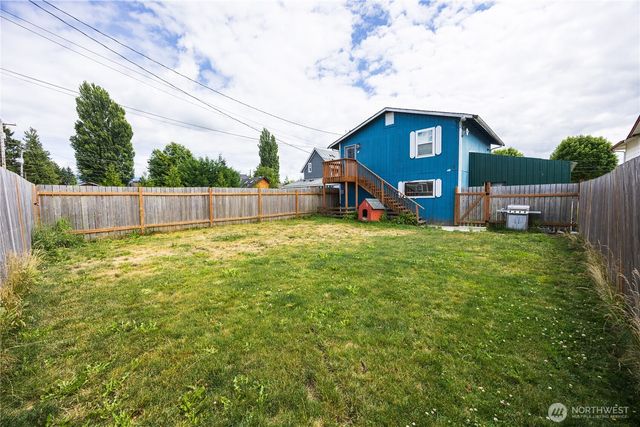 136 First Street, Sumas, WA 98295