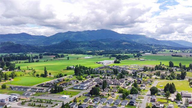 136 First Street, Sumas, WA 98295