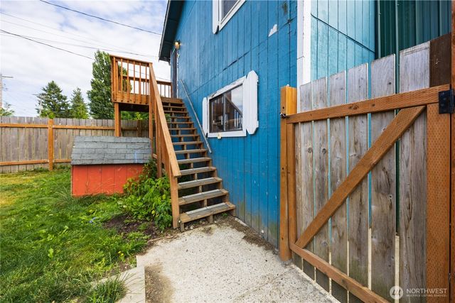 136 First Street, Sumas, WA 98295