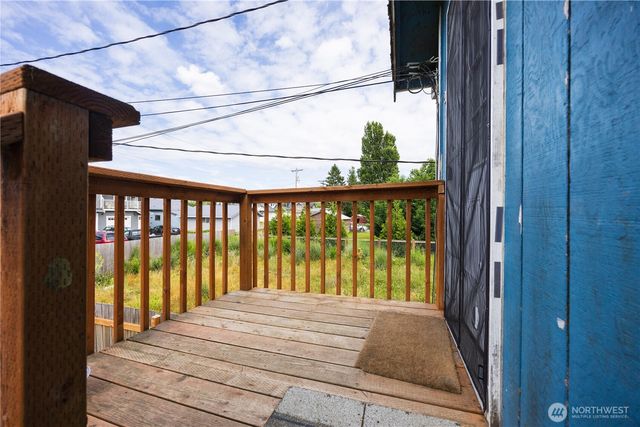136 First Street, Sumas, WA 98295