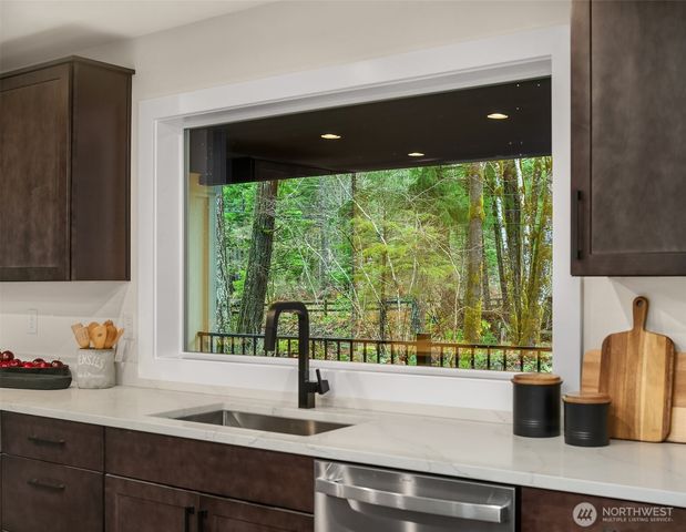 110 Mountain View Drive, Packwood, WA 98361