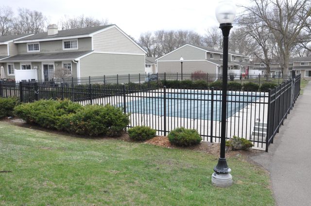3271 Valley Ridge Drive 33, Eagan, MN 55121