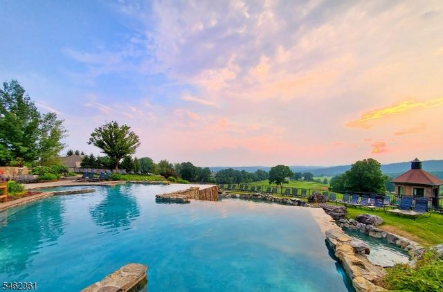 43 Tannery Hill Dr, Hardyston Twp., NJ 07419