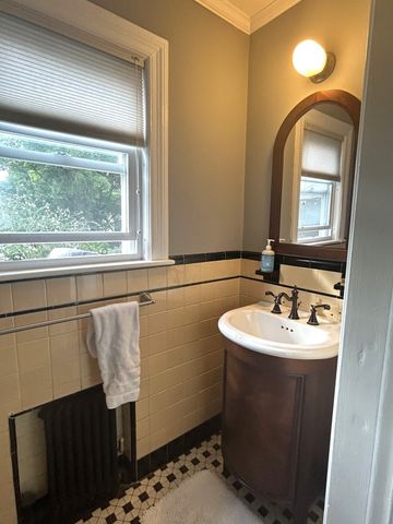 11 Hallron Rd 11, Newton, MA 02462