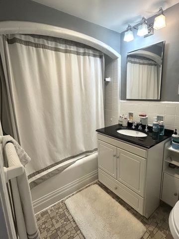 11 Hallron Rd 11, Newton, MA 02462