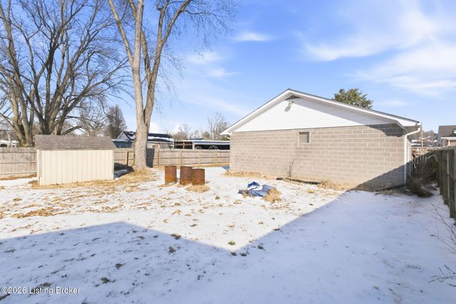 9000 Dorrance Dr, Louisville, KY 40258