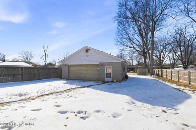 9000 Dorrance Dr, Louisville, KY 40258