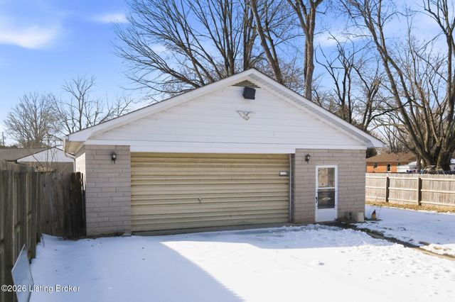 9000 Dorrance Dr, Louisville, KY 40258