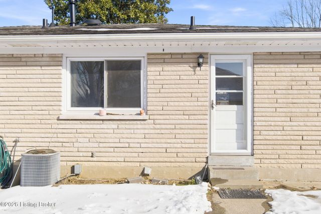 9000 Dorrance Dr, Louisville, KY 40258