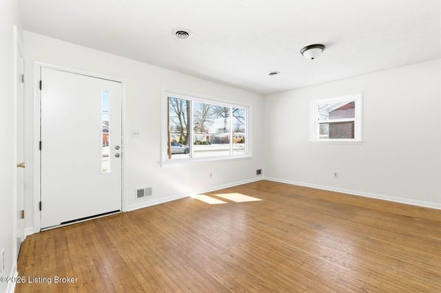 9000 Dorrance Dr, Louisville, KY 40258