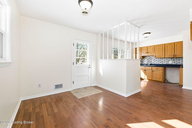 9000 Dorrance Dr, Louisville, KY 40258