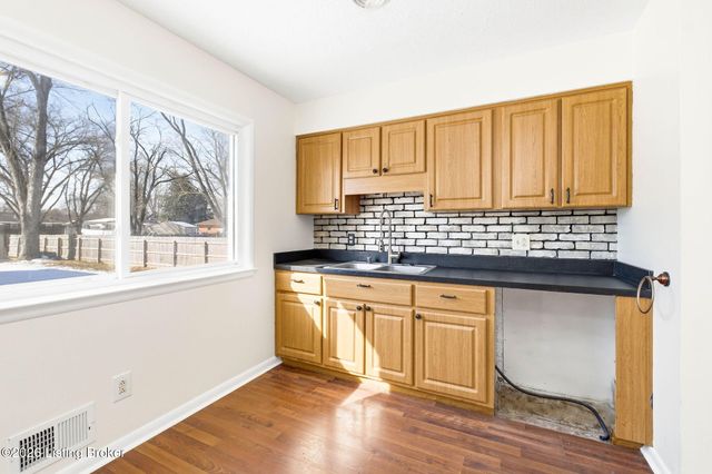 9000 Dorrance Dr, Louisville, KY 40258