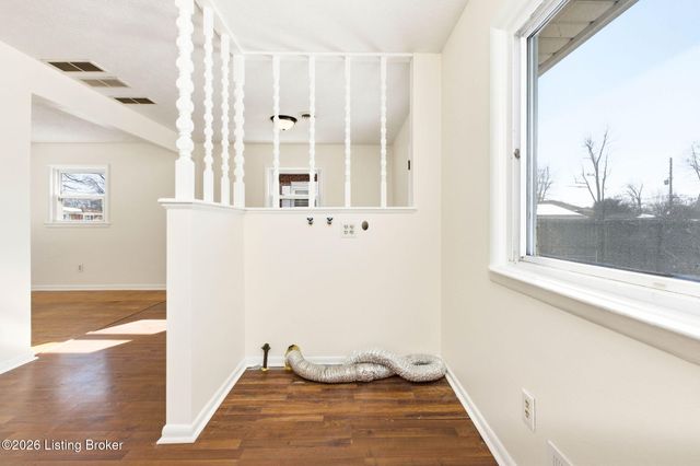 9000 Dorrance Dr, Louisville, KY 40258