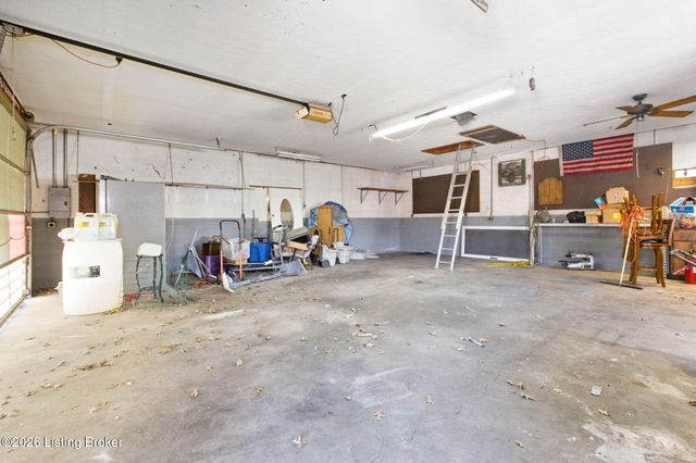 9000 Dorrance Dr, Louisville, KY 40258