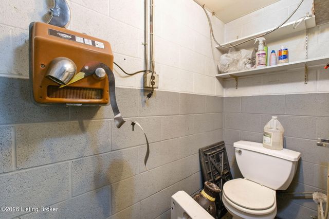 9000 Dorrance Dr, Louisville, KY 40258