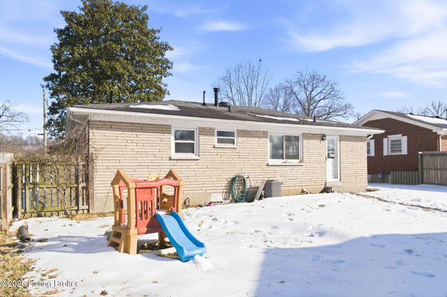 9000 Dorrance Dr, Louisville, KY 40258