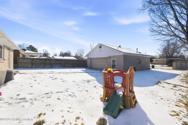 9000 Dorrance Dr, Louisville, KY 40258