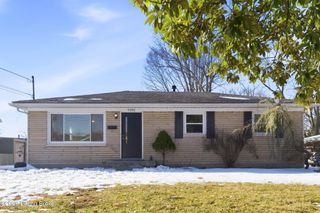 9000 Dorrance Dr, Louisville, KY 40258