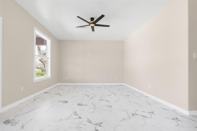 1309 W Washington Avenue, Navasota, TX 77868