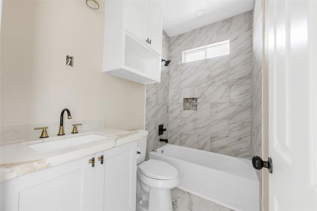 1309 W Washington Avenue, Navasota, TX 77868
