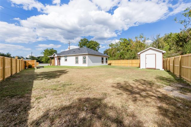1309 W Washington Avenue, Navasota, TX 77868