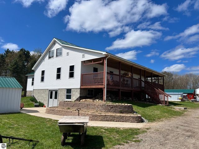 5417 Archer Road, Brethren, MI 49619