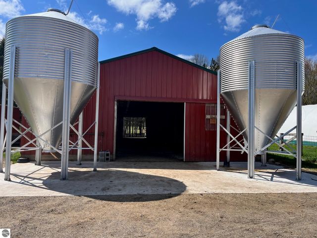 5417 Archer Road, Brethren, MI 49619