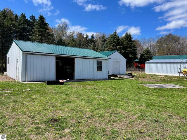 5417 Archer Road, Brethren, MI 49619