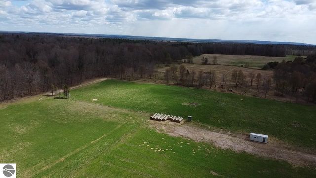 5417 Archer Road, Brethren, MI 49619