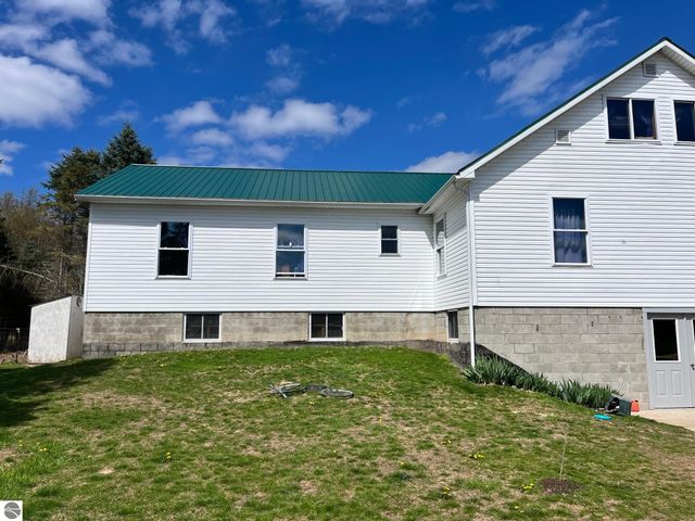 5417 Archer Road, Brethren, MI 49619