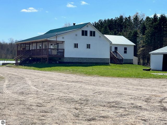 5417 Archer Road, Brethren, MI 49619