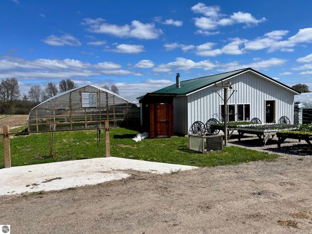 5417 Archer Road, Brethren, MI 49619