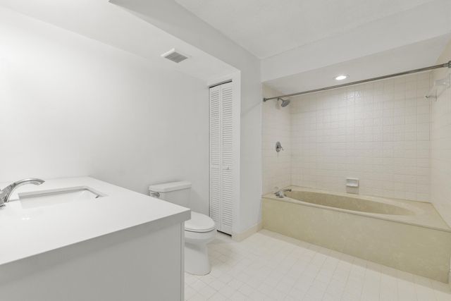 6670 Villa Sonrisa Drive 221, Boca Raton, FL 33433