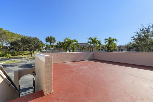 6670 Villa Sonrisa Drive 221, Boca Raton, FL 33433
