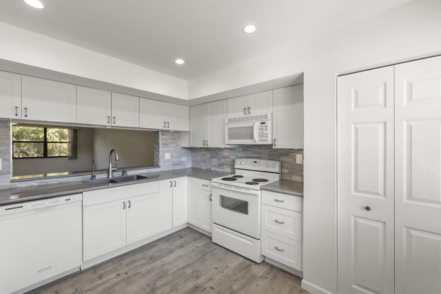 6670 Villa Sonrisa Drive 221, Boca Raton, FL 33433