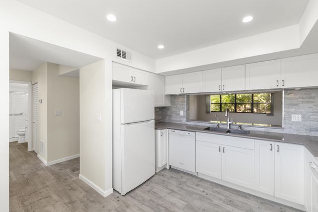 6670 Villa Sonrisa Drive 221, Boca Raton, FL 33433