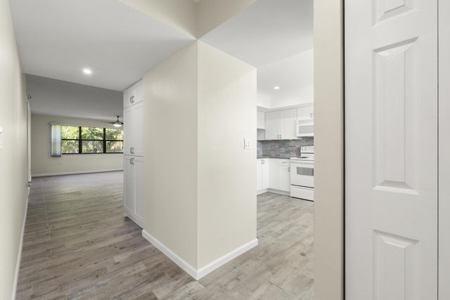 6670 Villa Sonrisa Drive 221, Boca Raton, FL 33433