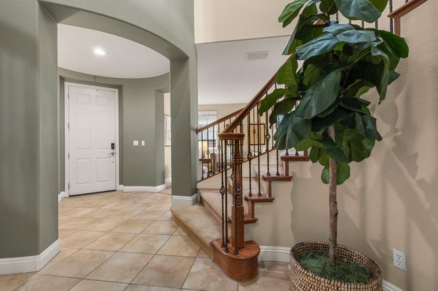 2564 W Summerland Way, Roseville, CA 95747