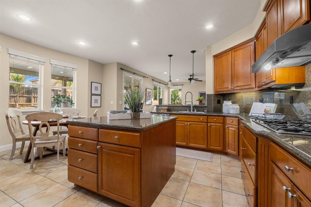 2564 W Summerland Way, Roseville, CA 95747