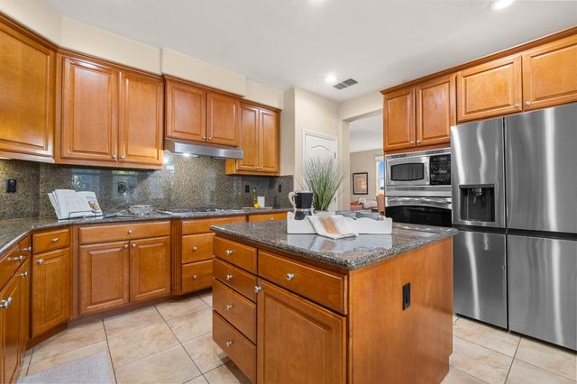 2564 W Summerland Way, Roseville, CA 95747