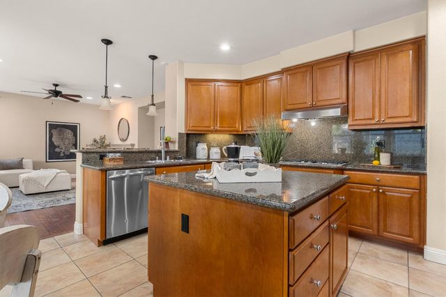 2564 W Summerland Way, Roseville, CA 95747