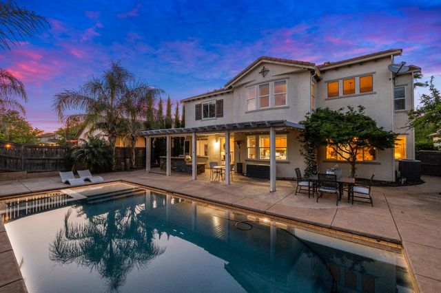2564 W Summerland Way, Roseville, CA 95747