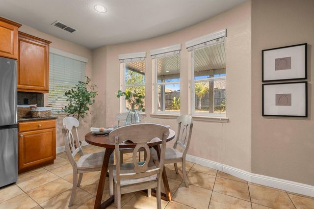 2564 W Summerland Way, Roseville, CA 95747