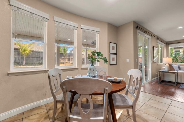 2564 W Summerland Way, Roseville, CA 95747
