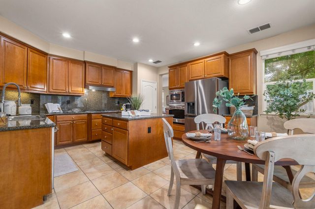 2564 W Summerland Way, Roseville, CA 95747