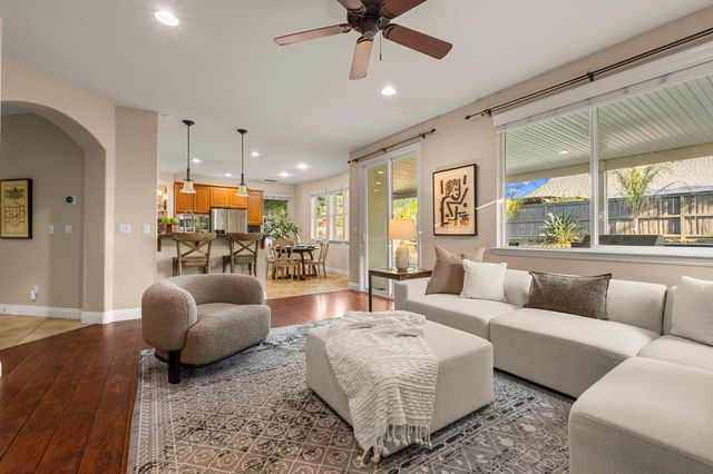 2564 W Summerland Way, Roseville, CA 95747