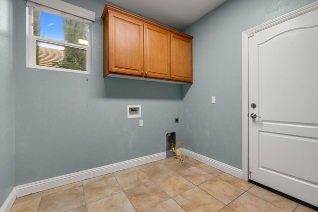 2564 W Summerland Way, Roseville, CA 95747