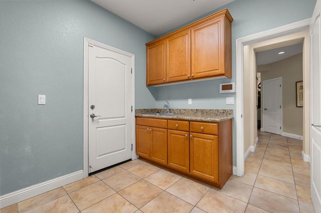 2564 W Summerland Way, Roseville, CA 95747